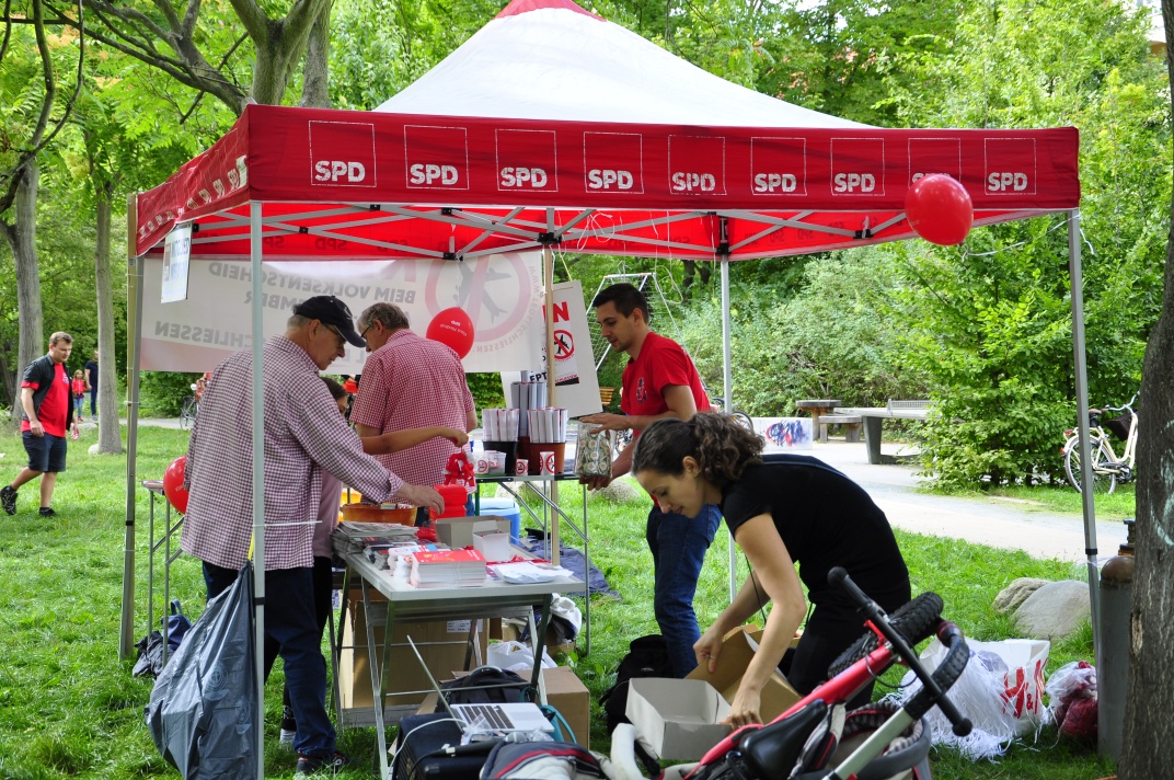 auch der Infostand wird vorbereitet